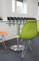 pop-chairs-round-glass-radius-single-pedestal-table